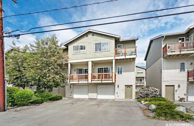 Modern  Stylish Townhome! - 1327 Denali Street, Anchorage, AK 99501