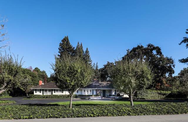 Classic Ranch home in the heart of prestigious Atherton w/ Pool Gallery 3
