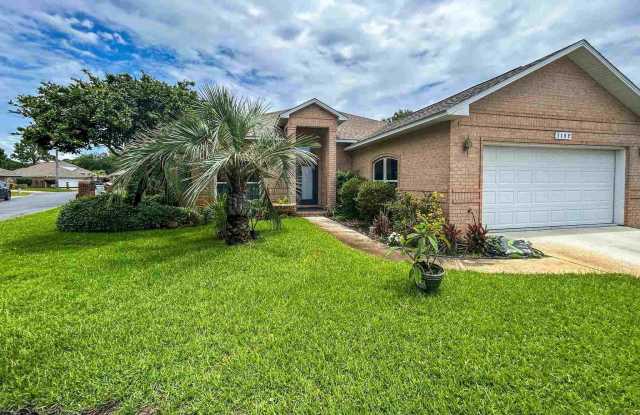 1192 Longwood Dr photos photos