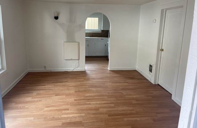 6116 1/2 Dunsmuir Ave photos photos