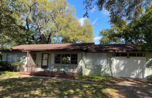Recently Renovated - New flooring - kitchen - $500 off 1st months rent photos photos