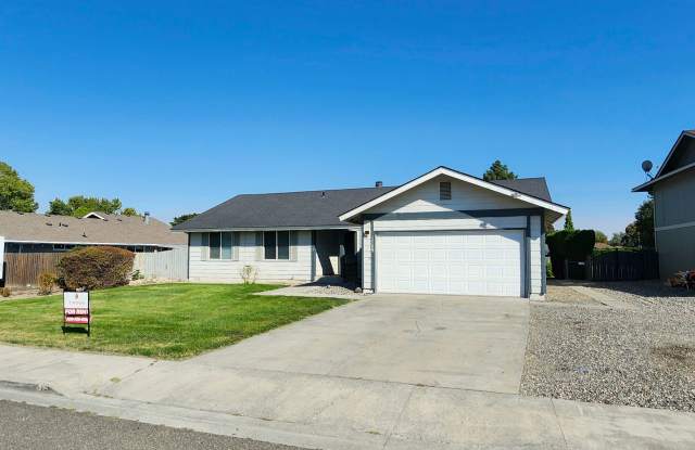 Spacious One Level 4 Bedroom, All New Kitchen Appliances, Landscaping Included! photos photos