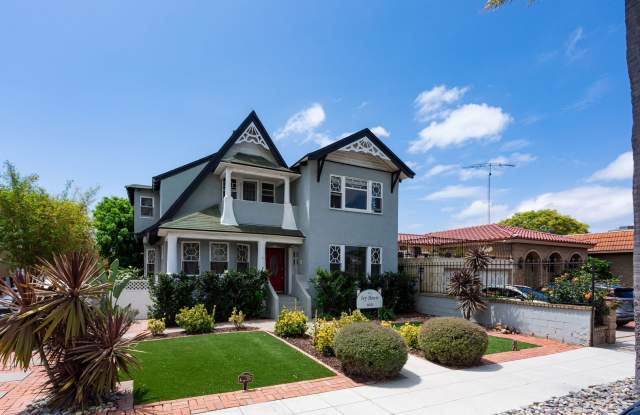 Charming South Park Studio in Historic Victorian photos photos