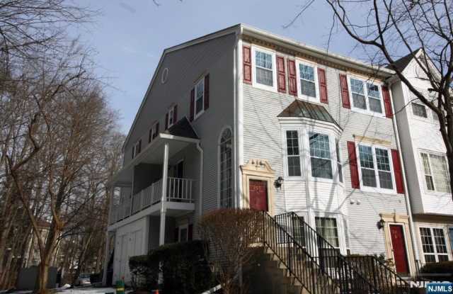 255 Larch Lane photos photos