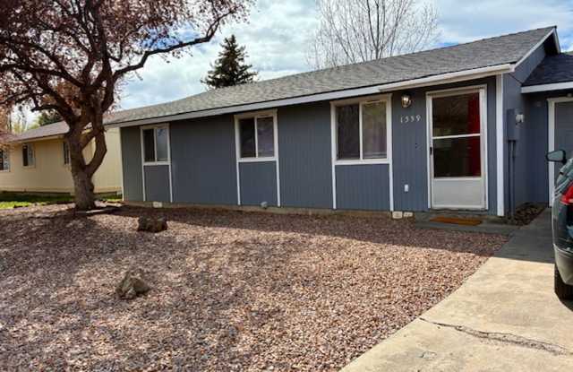 Charming 3-Bedroom Single-Level Home with Spacious Yard! photos photos