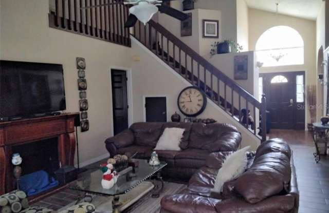 2863 PICADILLY CIRCLE Gallery 2