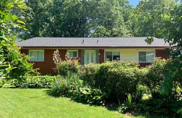 Light filled 2 BR plus 2 rooms, 2 FB including one in finished basement. Great location photos photos
