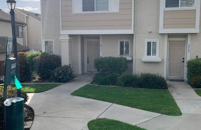 3 bedroom, 2 1/2 bath townhome located near the 125 & 94 freeway photos photos