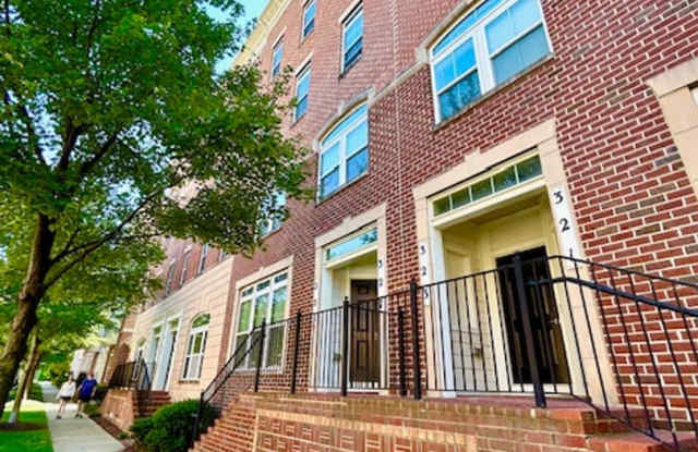 Large Townhome with Garage - Lovely Gaithersburg Living Gallery 3