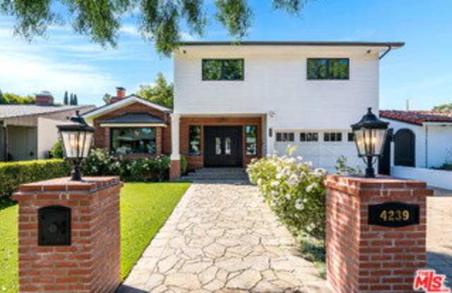 4239 McFarlane Avenue photos photos