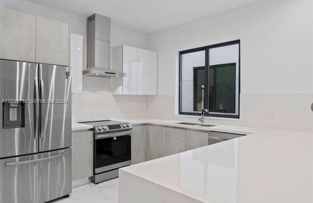 3374 Perry Frow Dr th B, Miami, FL 33133 Gallery 1