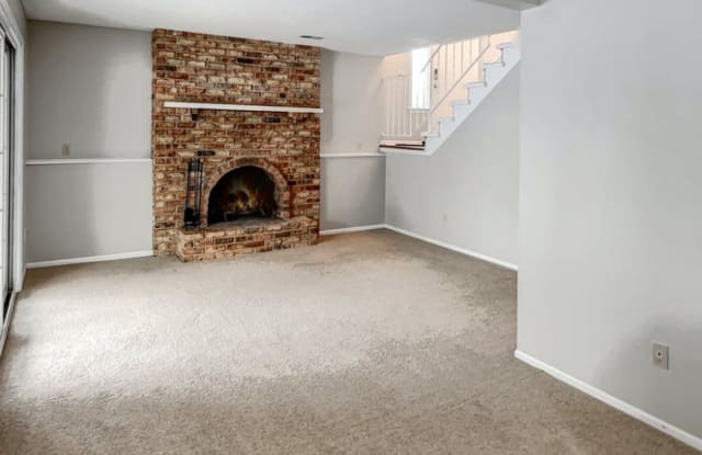 1401 Oak Leaf Ln - 1401 Oak Leaf Lane, Burnsville, MN 55337
