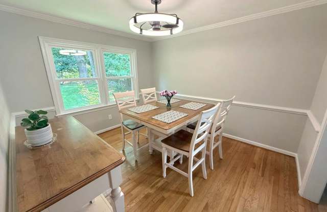 Move In Ready 4 Bedroom House in Glendale! Gallery 3