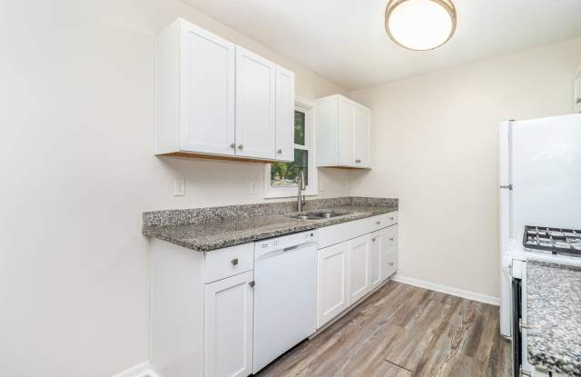 Spacious 5bed|2bath Home w/ Large Backyard & Garage Gallery 4