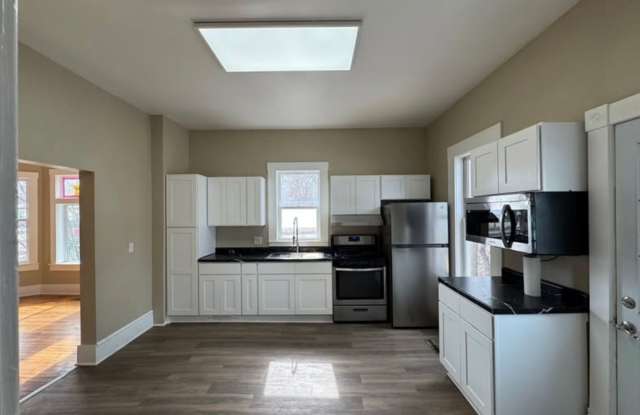 Newly Updated 5-Bedroom, 2-Bath Home – Spacious, Modern & Move-In Ready! Gallery 3