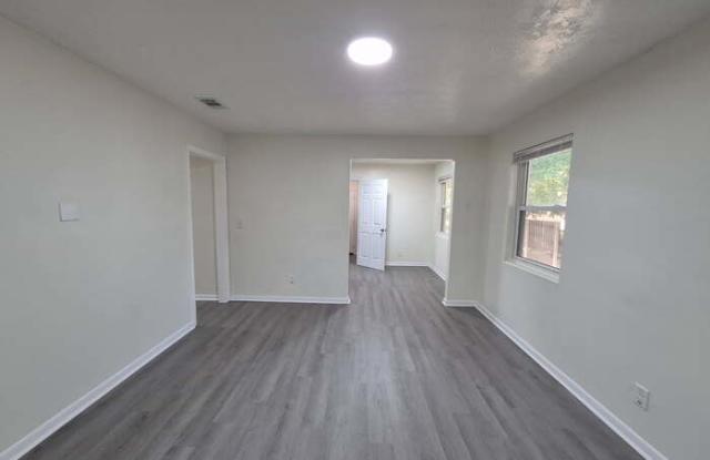 5508 Silverdale Avenue Gallery 2