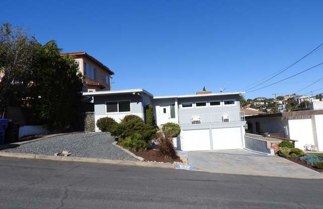 WOW views from this classic 3 bed 2 bath home photos photos