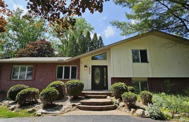 2838 Birchena Crescent photos photos