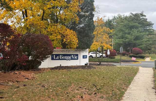 1104 BERWYCK Court - 1104 Berwyck Court, Camden County, NJ 08081