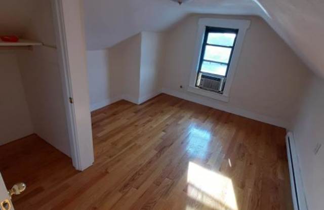 592 Waverly St. Gallery 3
