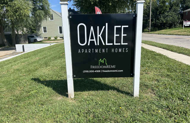 1317 Oakland Road Northeast#1 - 1317 Oakland Road Northeast, Cedar Rapids, IA 52402