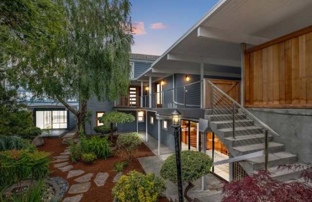 3129 Alki Avenue Southwest Gallery 4