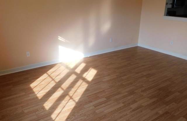100 Streamwood Drive Gallery 3