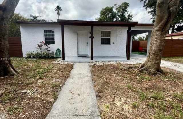 133 SW 22nd Ter photos photos