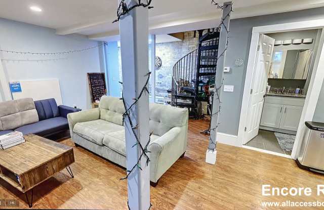 221 Norfolk St Gallery 2