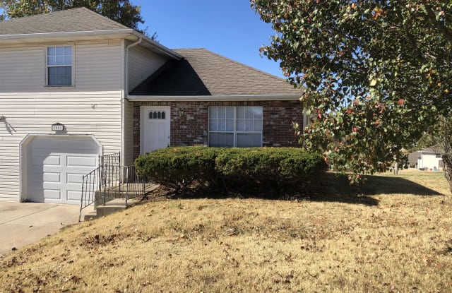 2001 South 18th Avenue - 2001 South 18th Avenue, Ozark, MO 65721