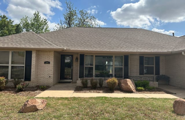 7522 NW Stonegate - 7522 Northwest Stonegate Drive, Lawton, OK 73505