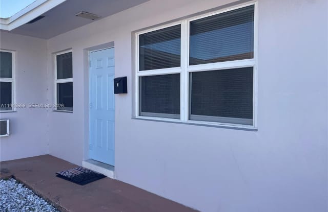 5550 NE 20th Ter photos photos