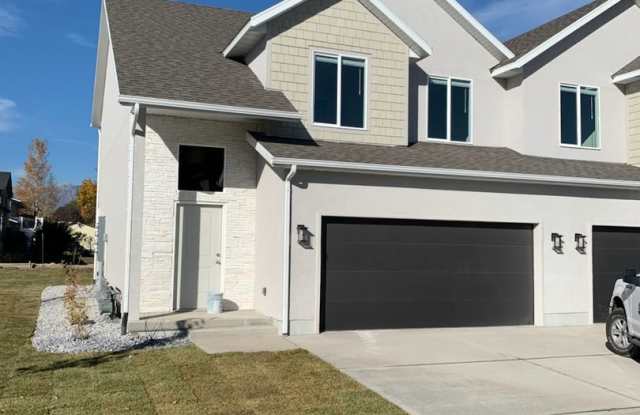 Spacious 4-Bedroom End-Unit Townhome with 2-Car Garage | Pet-Friendly | American Fork photos photos