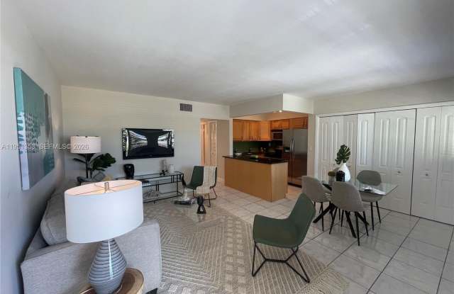 4050 NE 12th Ter photos photos