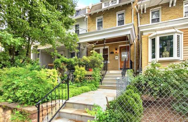 440 DELAFIELD Place NW Gallery 2