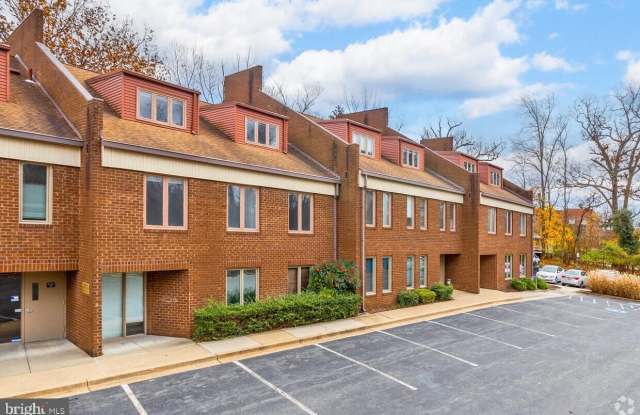401 JEFFERSON Street E unit: 108 photos photos