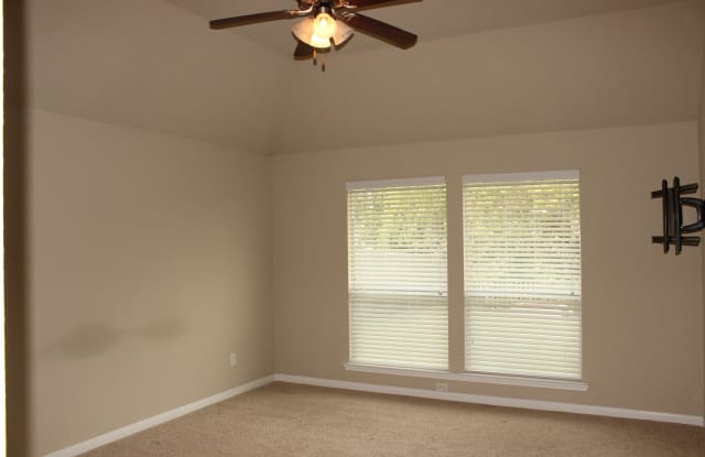 2111 Springwood Drive Gallery 4