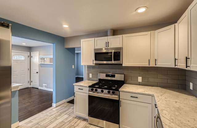 Evolve Real Estate: Remodeled 3 Bed Home In Mar Lee available NOW! Gallery 3