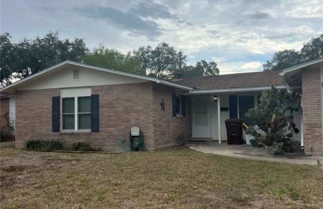 1719 Santa Fe Drive - 1719 Santa Fe Drive, Kingsville, TX 78363