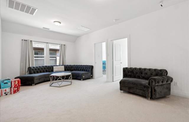 1710 Highwood Road Gallery 1