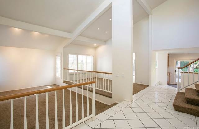 1973 Port Nelson Place Gallery 4