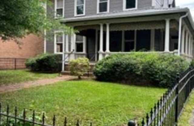 Beautiful 4 Bedroom 2 Bath House now Available! - 430 5th Street, Marietta, OH 45750