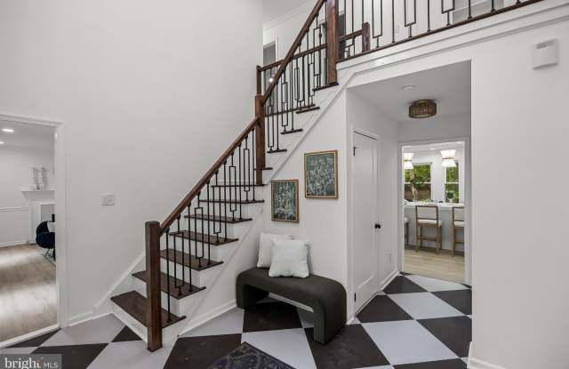 1 DICKSON Drive Gallery 2