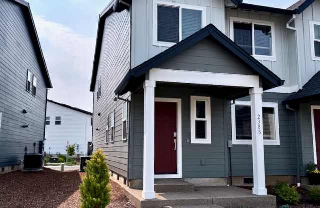 Brand-New 3-Bedroom End-Unit Townhome in Woodburn Gallery 3