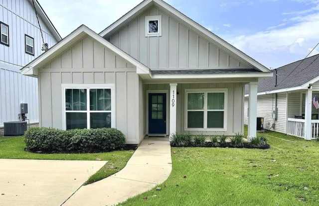 1109 E Leonard St - 1109 East Leonard Street, Pensacola, FL 32503