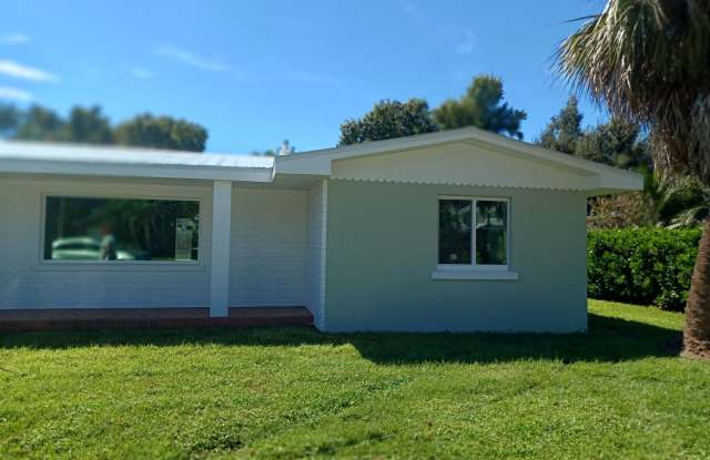 Coming Soon: NEWLY RENOVATED: STUNNING 3 BEDROOM / 2 BATHROOM, FENCED YARD, CORNER LOT, GREAT FAMILY NEIGHBORHOOD Gallery 1