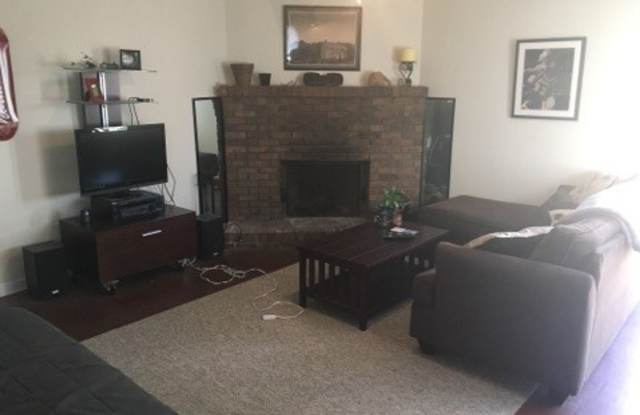 2 bed 1 bath duplex on Barber St. Gallery 4