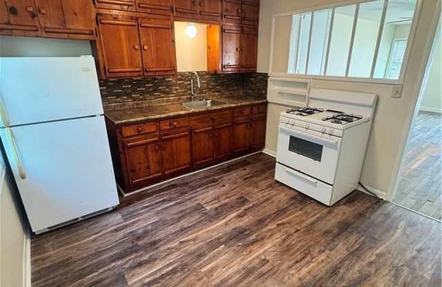 1312 E Mistletoe Avenue Gallery 4
