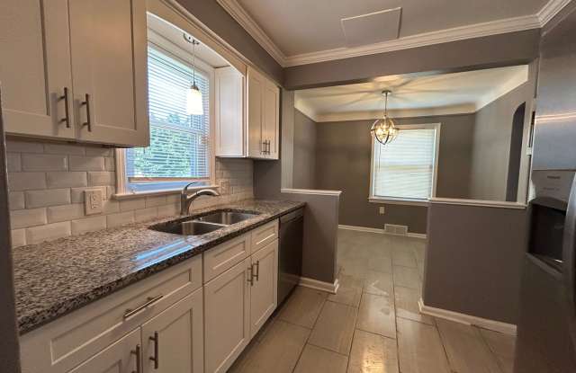Spacious 3-Bedroom, 2-Bath House in South Euclid photos photos Spacious 3-Bedroom, 2-Bath House in South Euclid photos photos