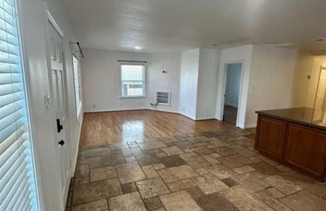 Charming mid-town 3+2 Gallery 2